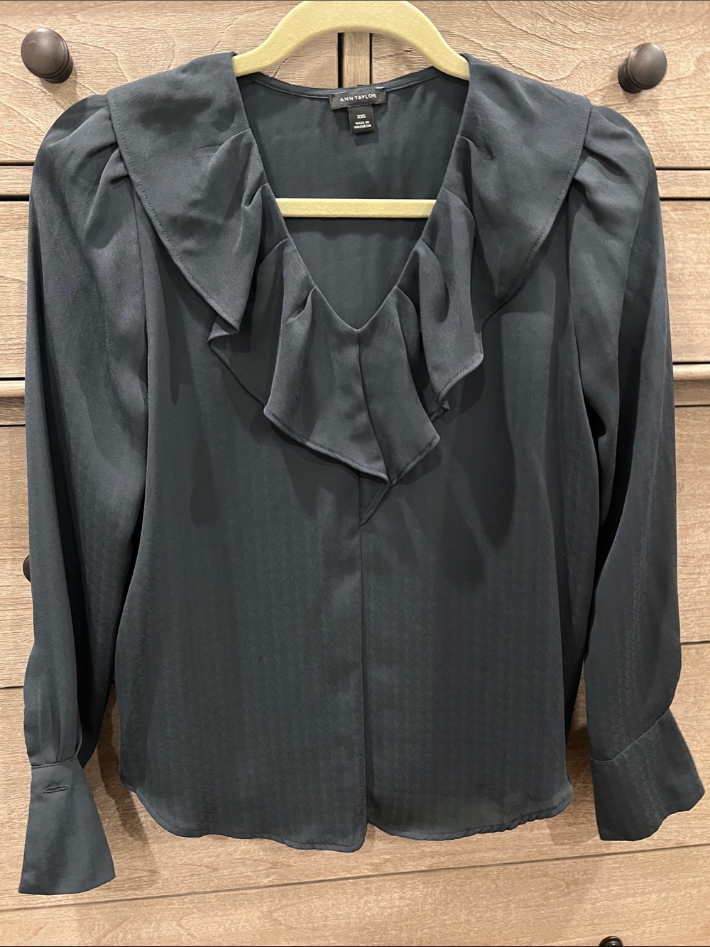 Ann Taylor Dark Green Ruffle V-Neck Long-Sleeve Blouse XXS